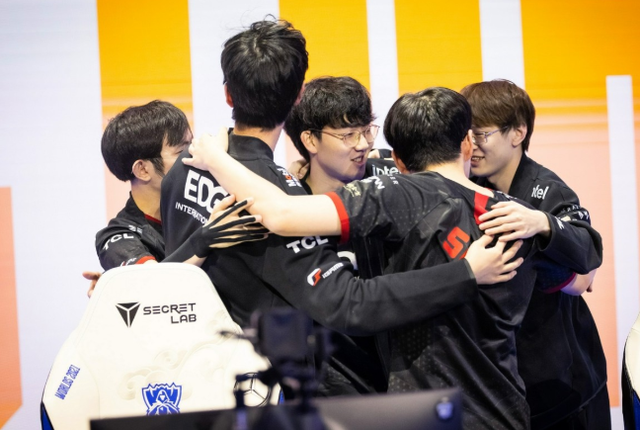 受瞩目的焦 受瞩目的焦