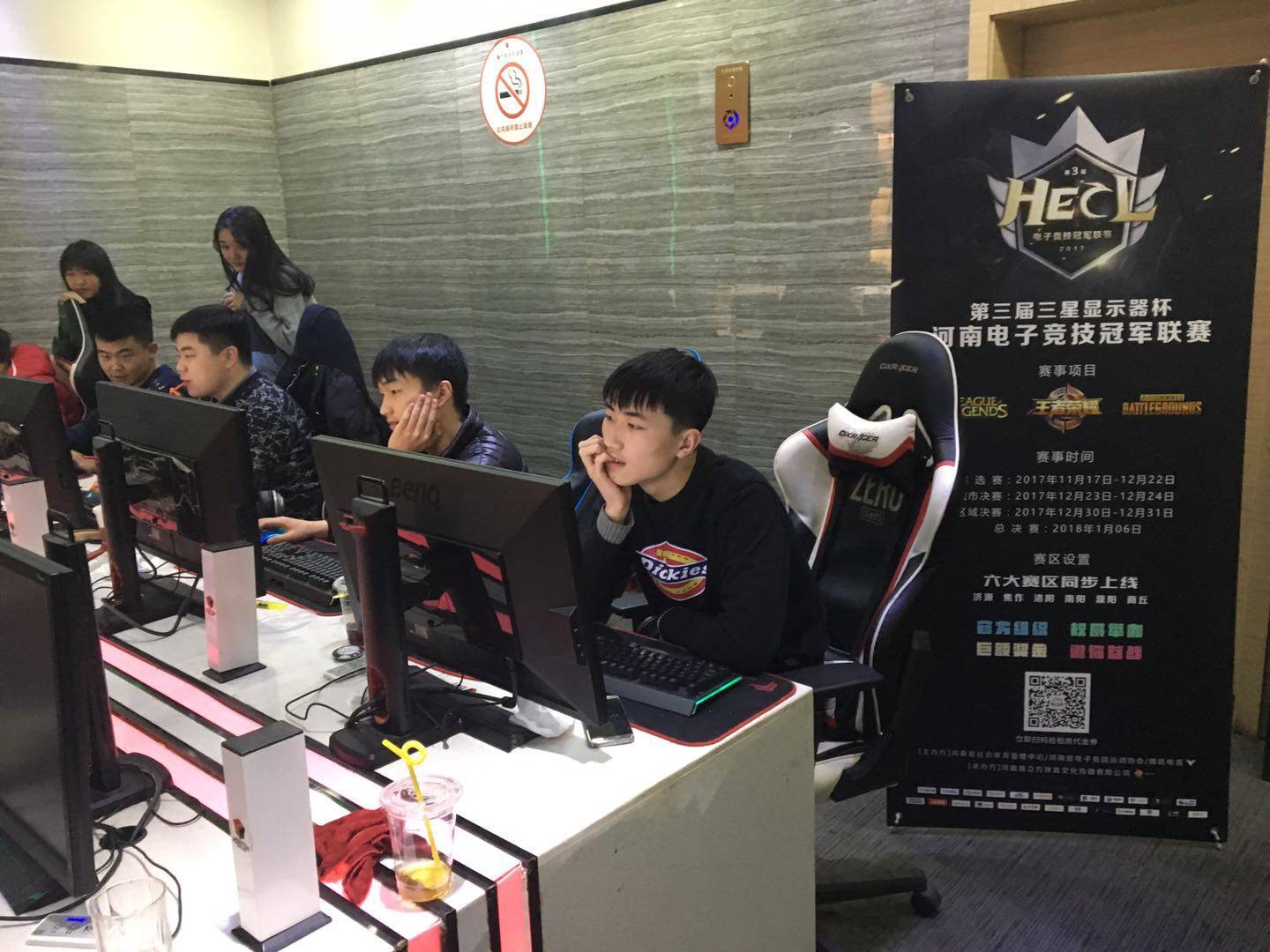 位球员的努 位球员的努